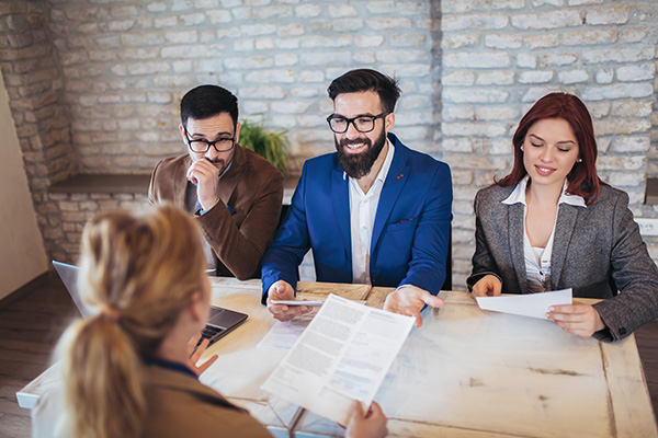 HR：请先做个自我介绍吧